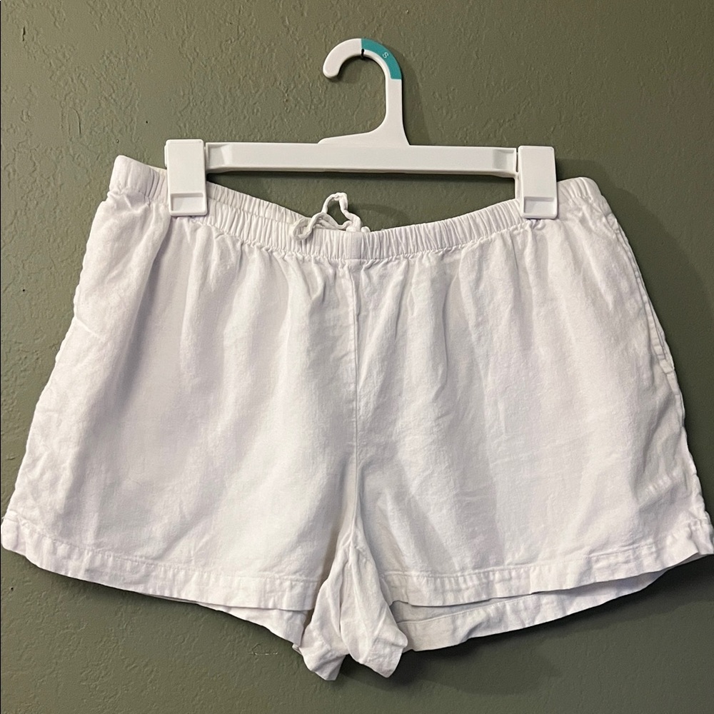 White linen shorts with drawstring
